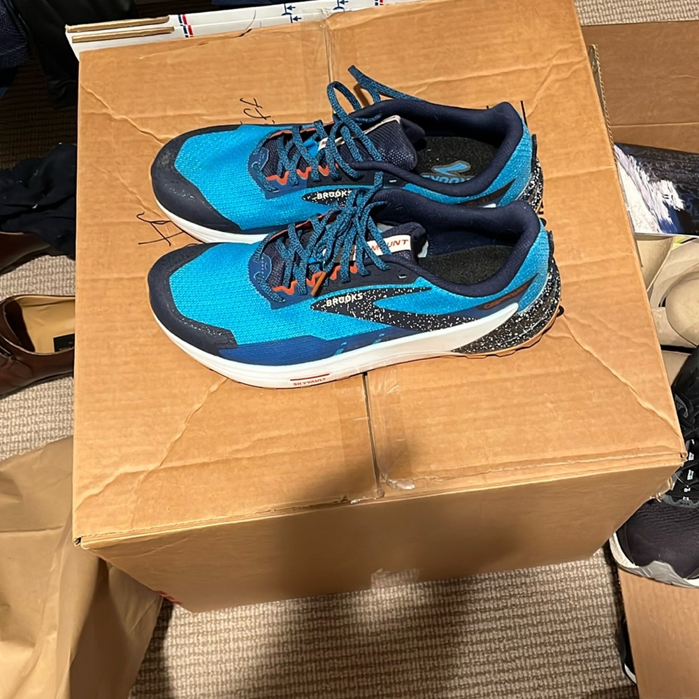Brooks Men's Blue and Navy Athletic Running Shoes